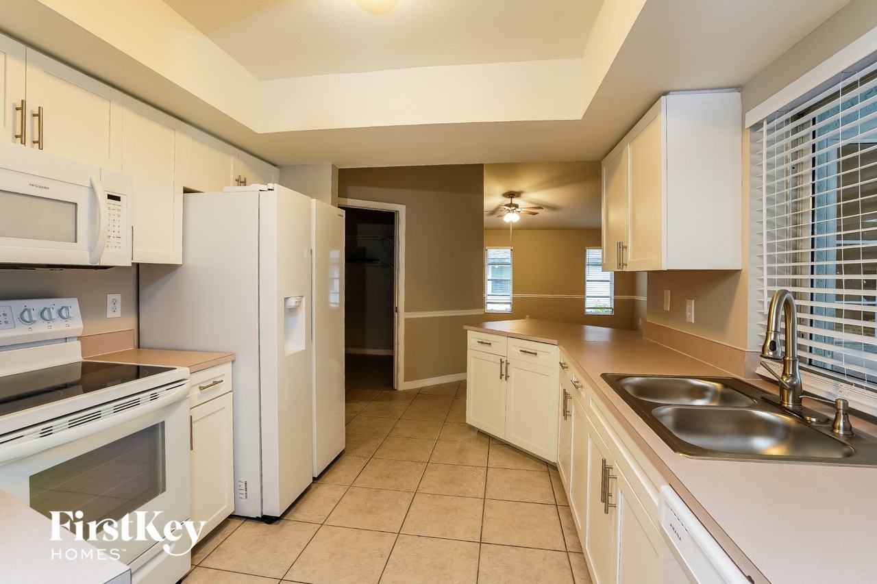 1108 Sw 22nd Ter - Photo 3 of 13