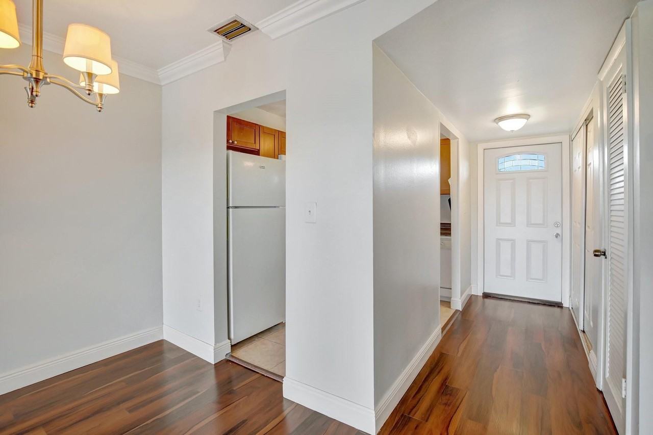 8225 Sunrise Lakes Blvd #303 - Photo 4 of 27