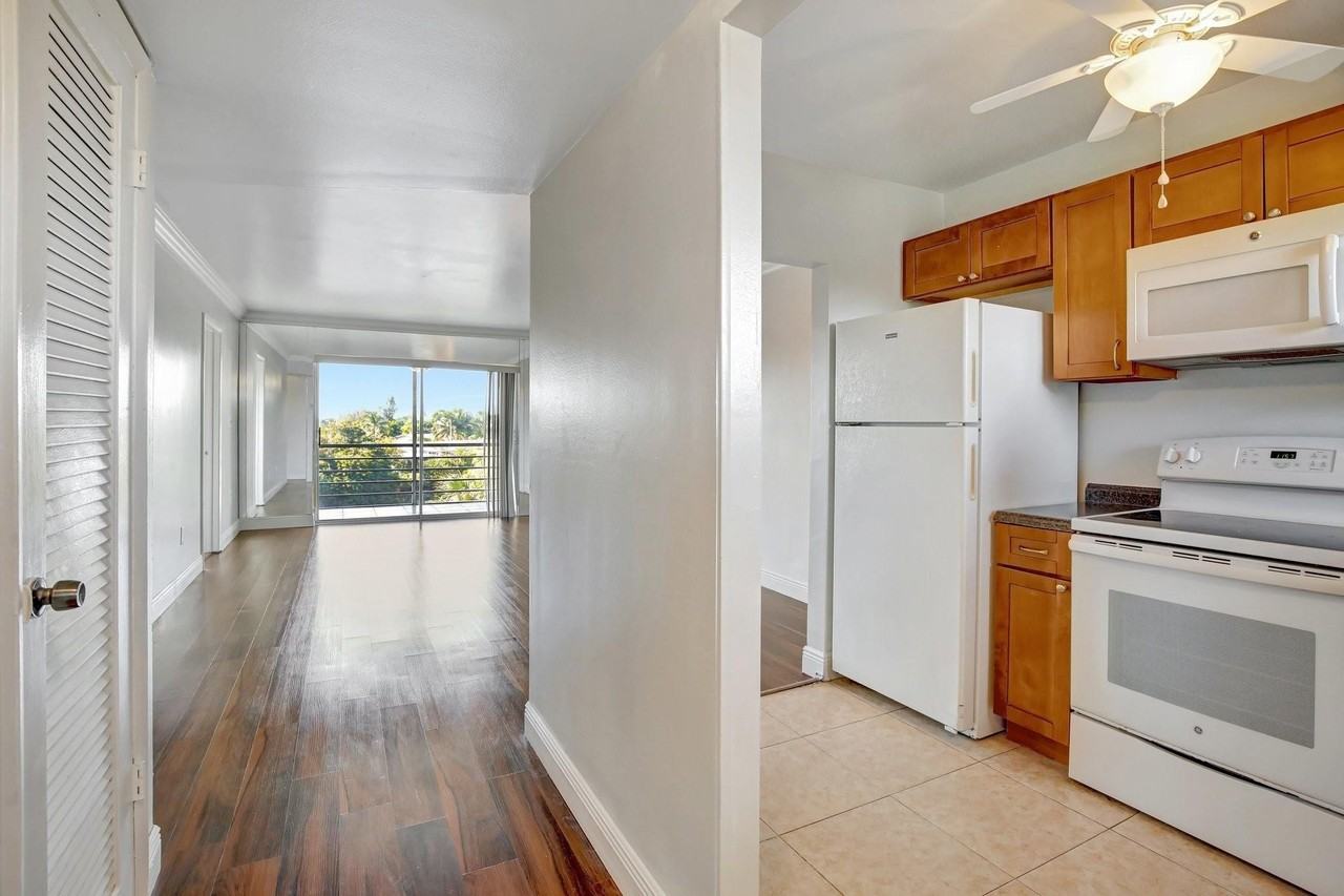 8225 Sunrise Lakes Blvd #303 - Photo 5 of 27