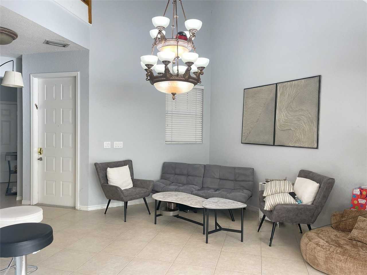 5780 Nw 120th Ave - Photo 7 of 36