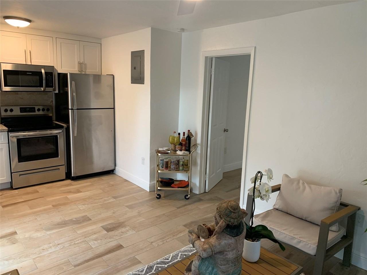 1436 Ne 2nd Ave Unit 2 - Photo 2 of 37