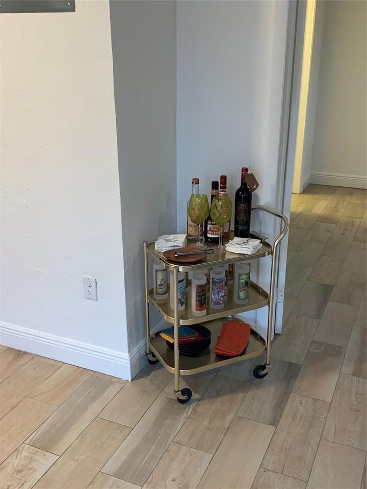 1436 Ne 2nd Ave Unit 2 - Photo 7 of 37