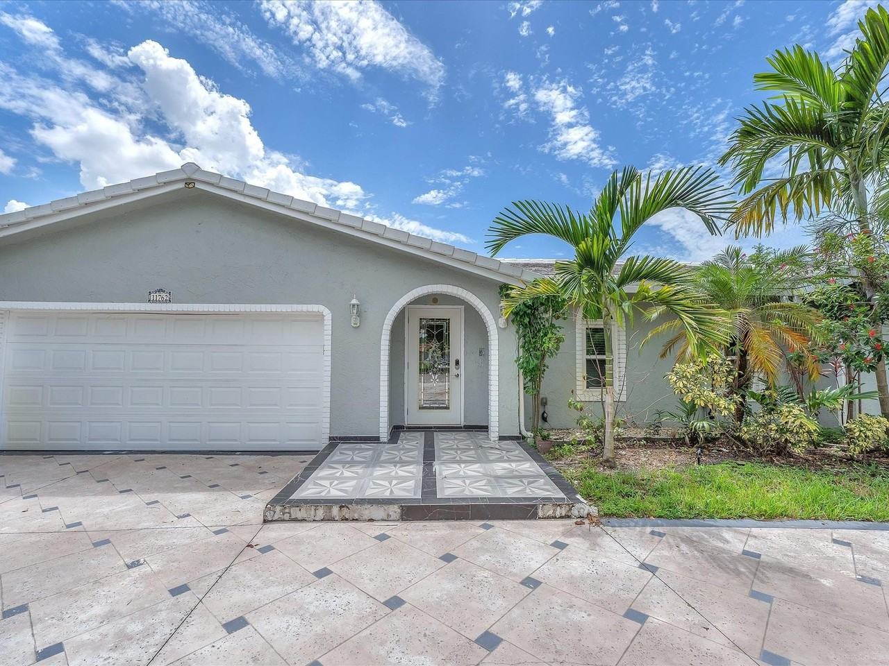 11762 Nw 26th Ct - Photo 2 of 37