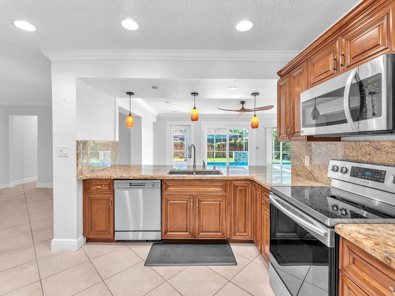 11762 Nw 26th Ct - Photo 3 of 37
