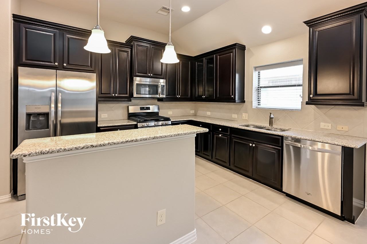 21131 Bastide Ln - Photo 7 of 15