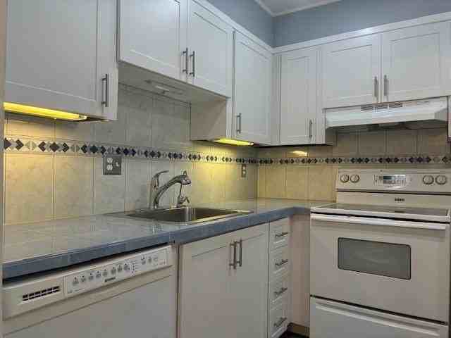 2831 Somerset Dr Apt 106