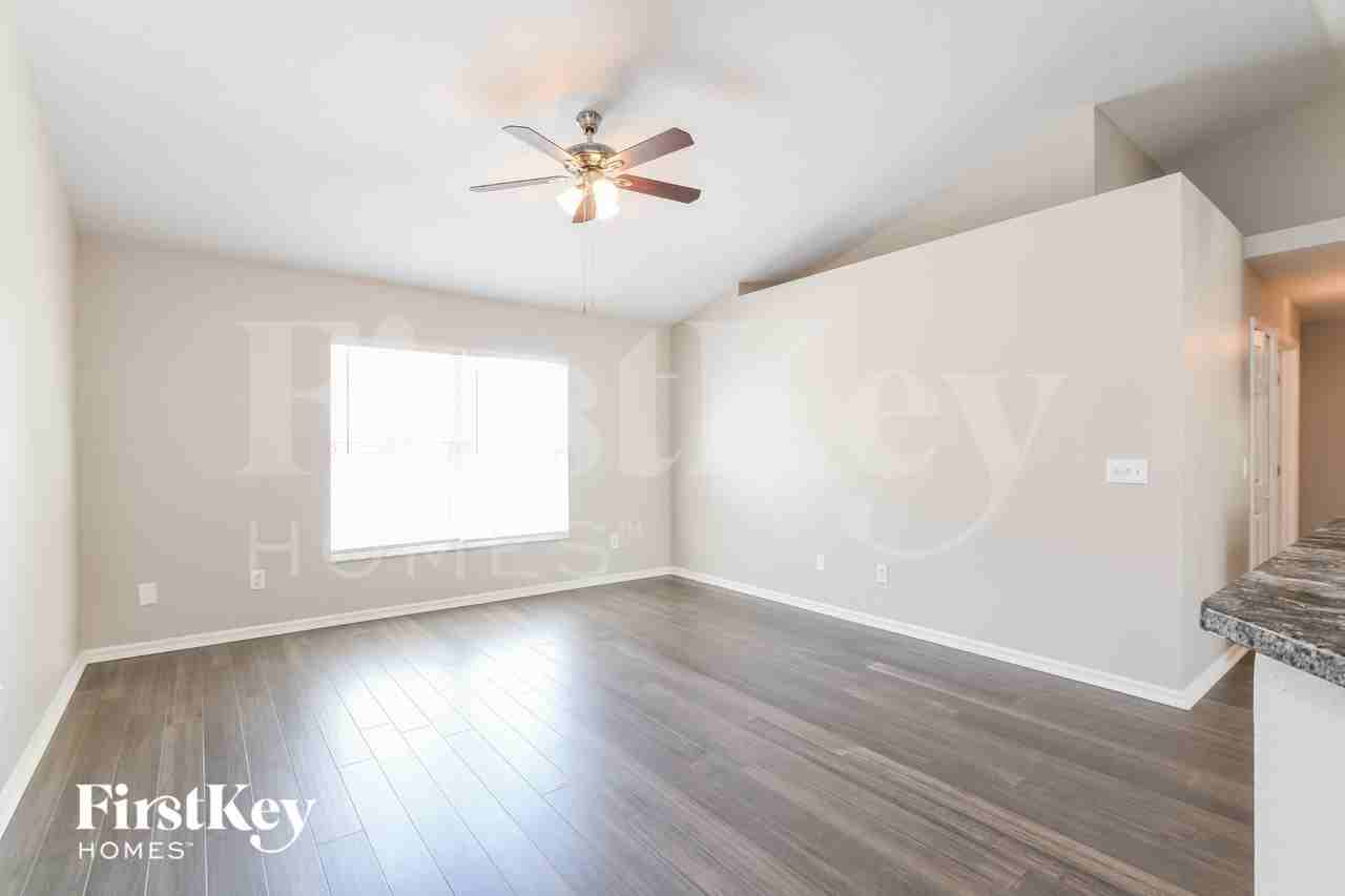 1118 Windy Bluff Dr - Photo 5 of 15