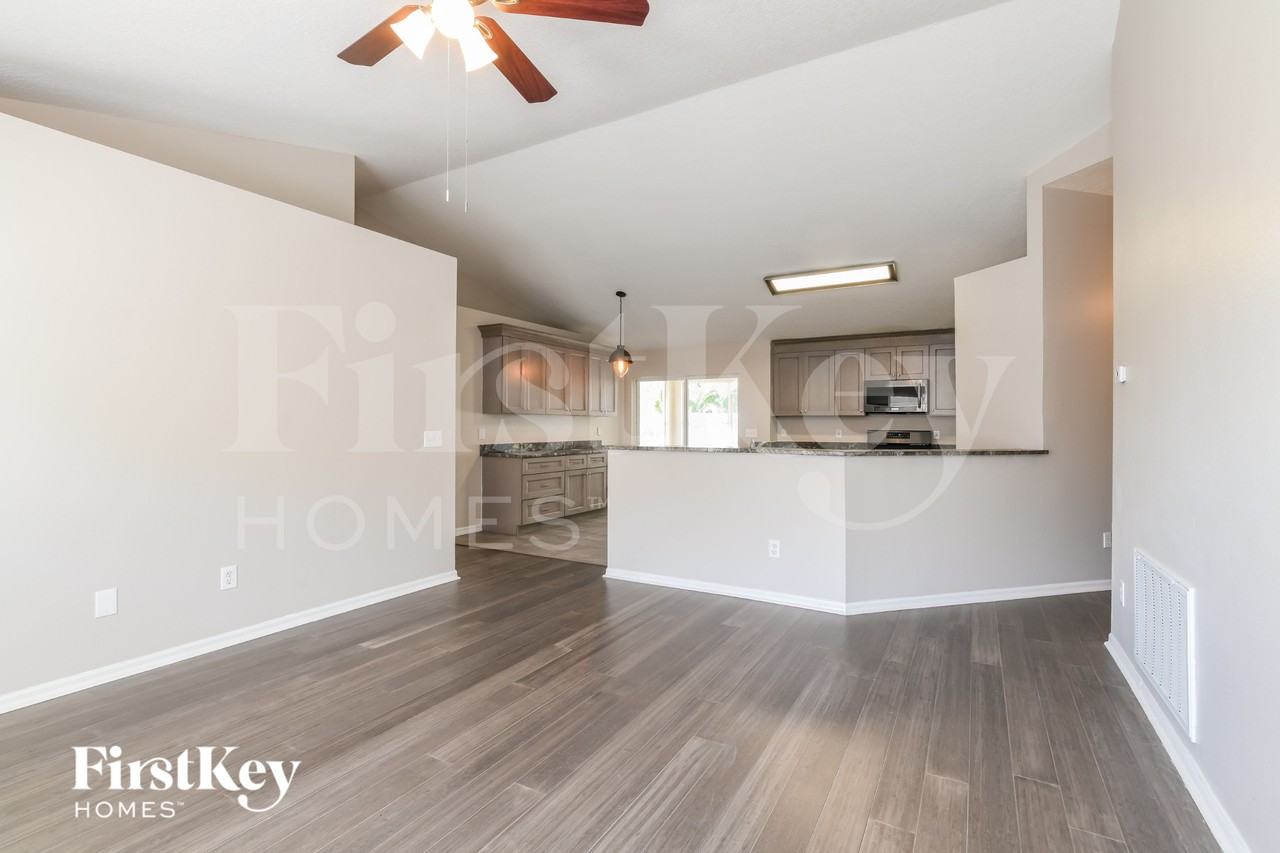 1118 Windy Bluff Dr - Photo 6 of 15