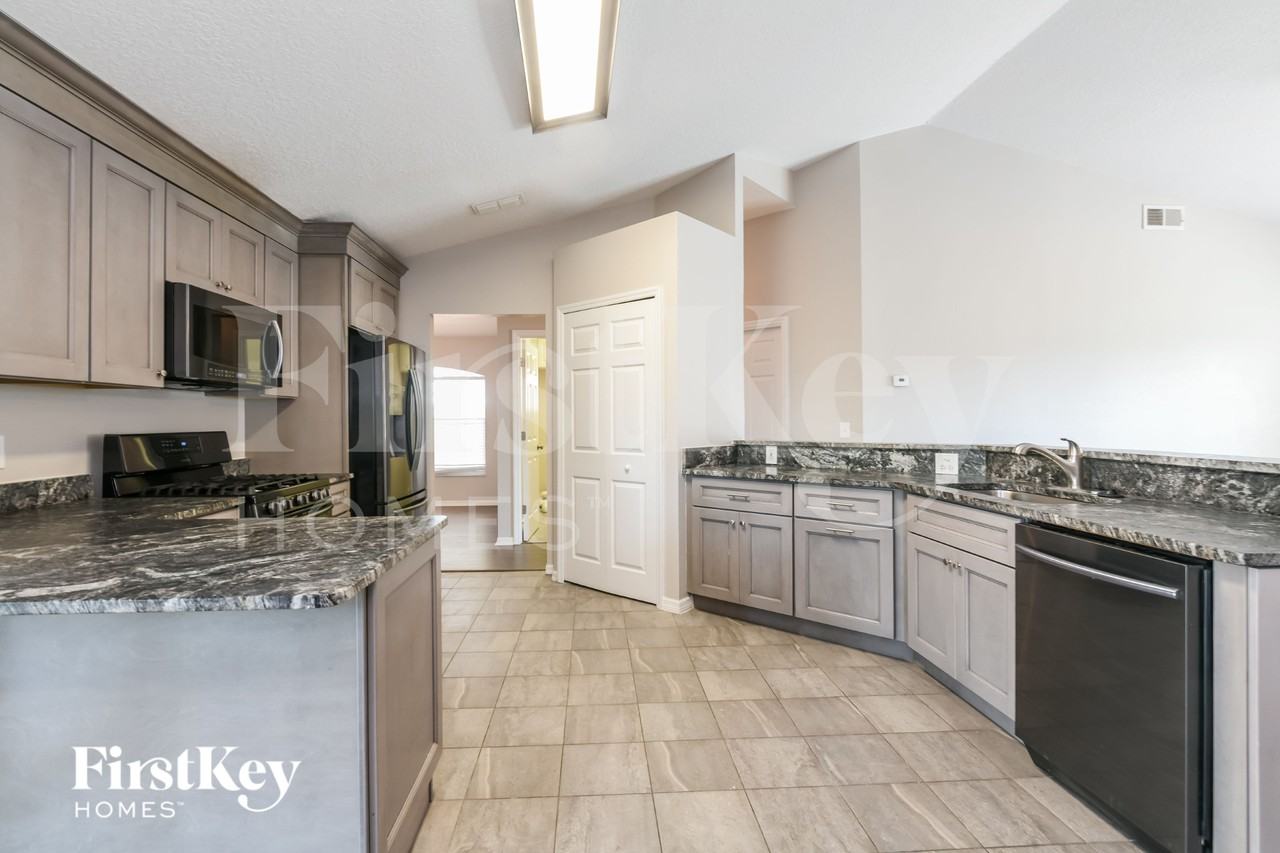 1118 Windy Bluff Dr - Photo 7 of 15