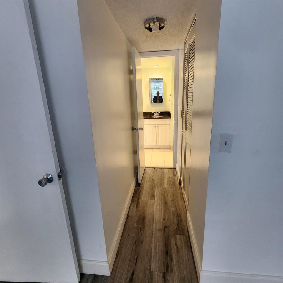 9430 Poinciana Pl Apt 305 - Photo 7 of 24