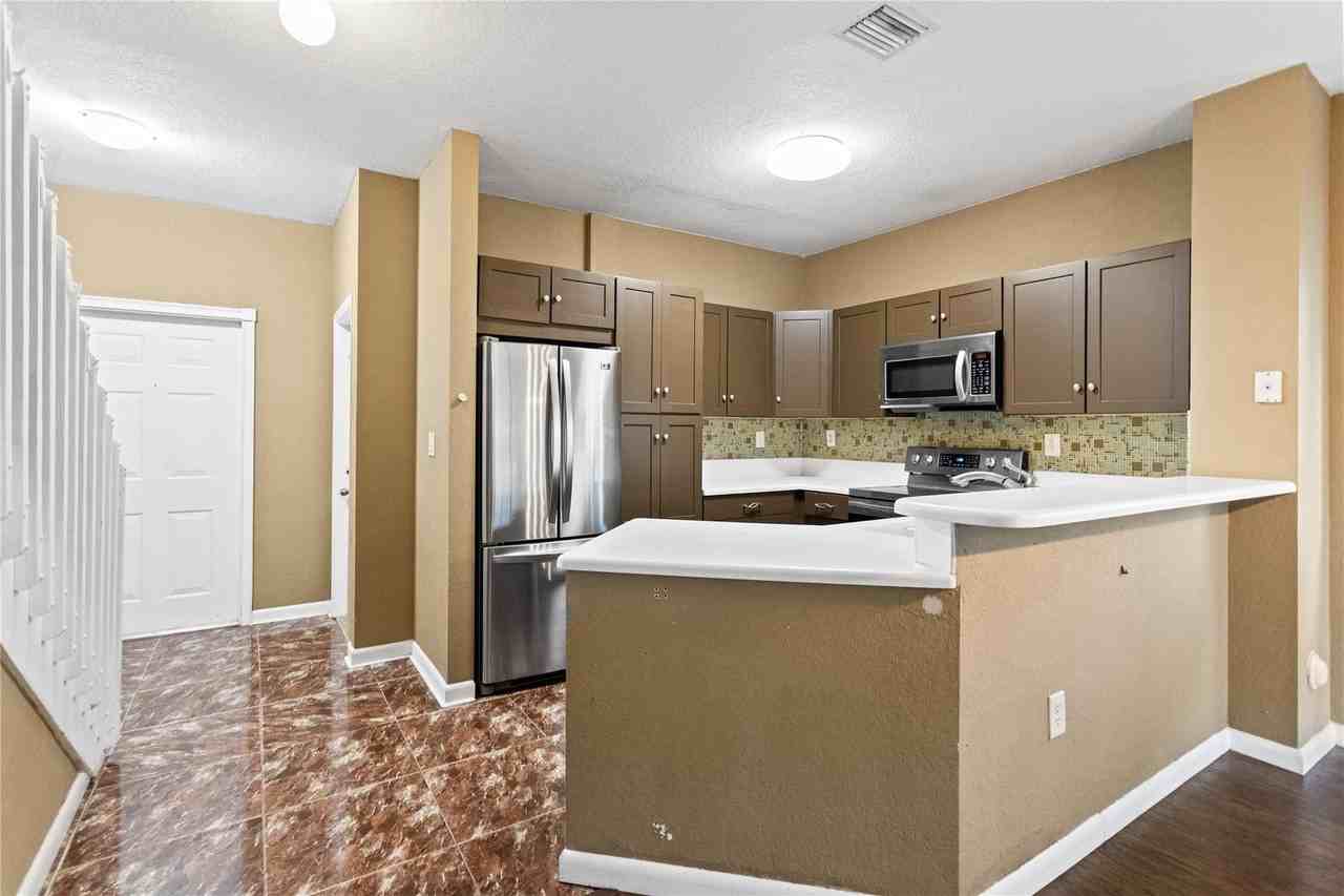 8820 S Isles Cir - Photo 4 of 50