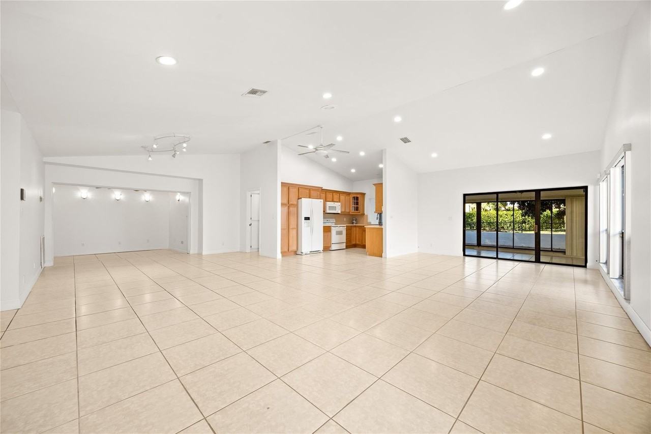 6825 Allegre Ct - Photo 3 of 31