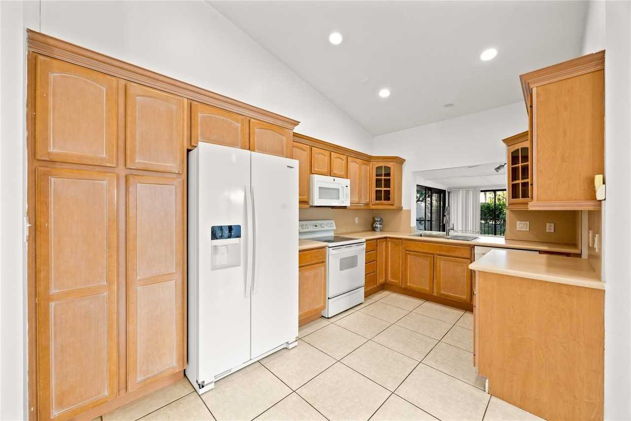 6825 Allegre Ct - Photo 4 of 31