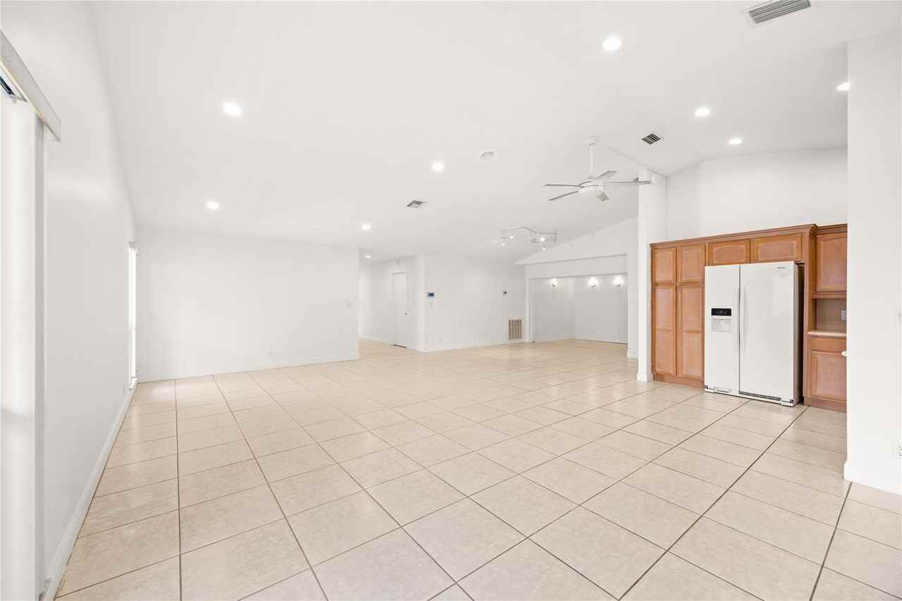 6825 Allegre Ct - Photo 6 of 31