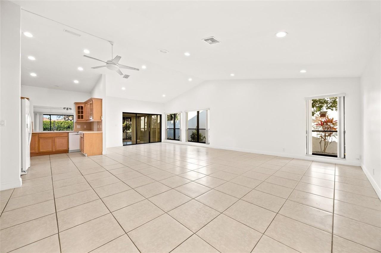 6825 Allegre Ct - Photo 7 of 31