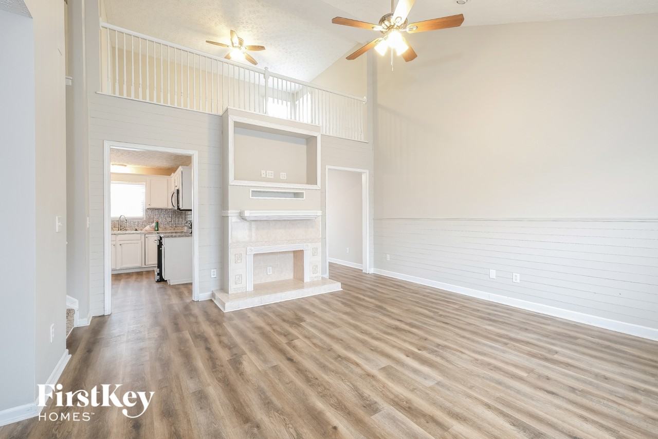 2613 Fernwood Ave - Photo 3 of 15