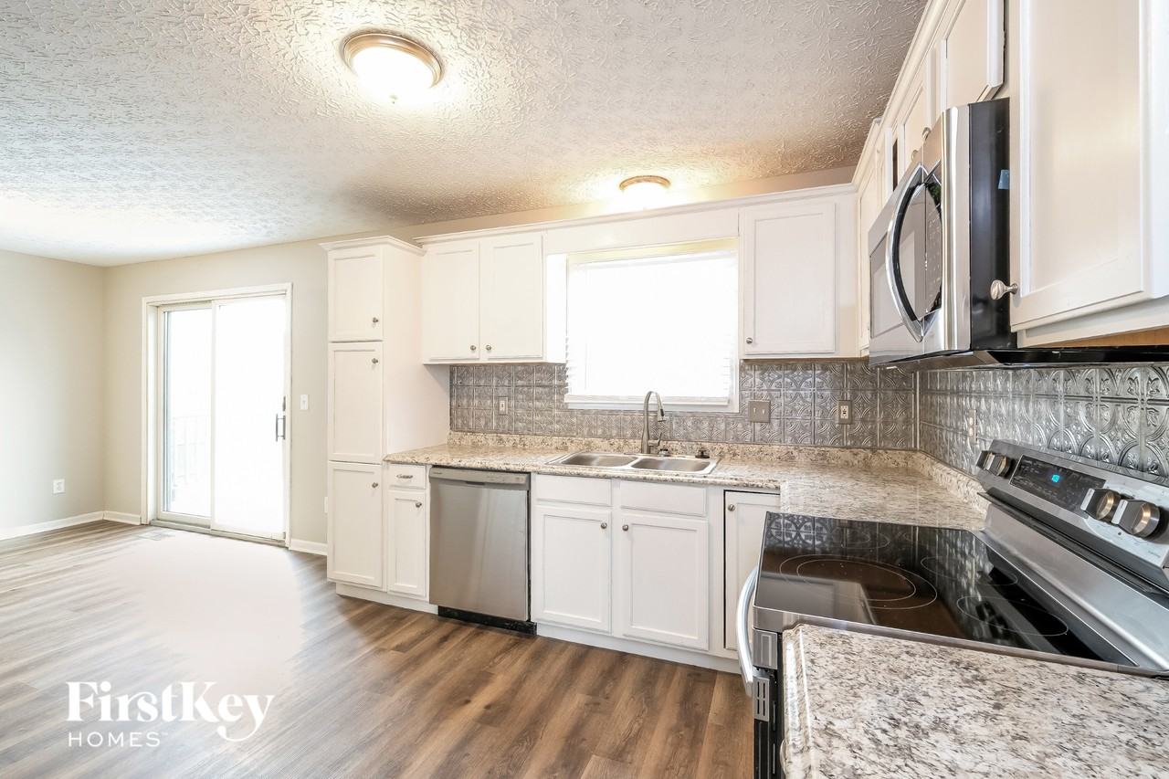 2613 Fernwood Ave - Photo 7 of 15