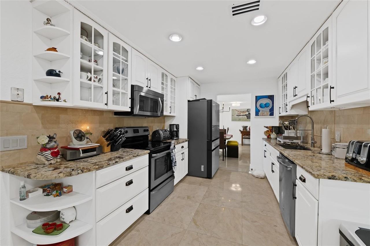 1838 Nw 93rd Ter - Photo 5 of 38