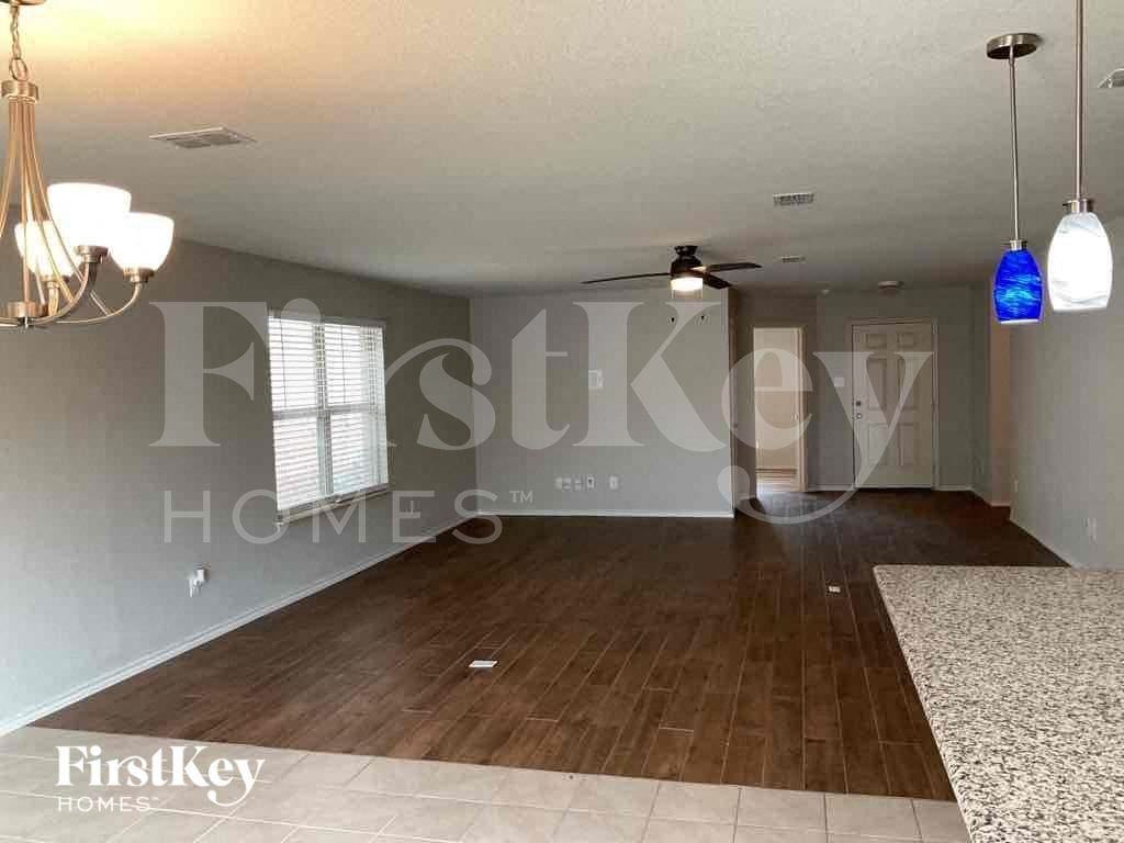 7513 Captain Ln - Photo 2 of 12