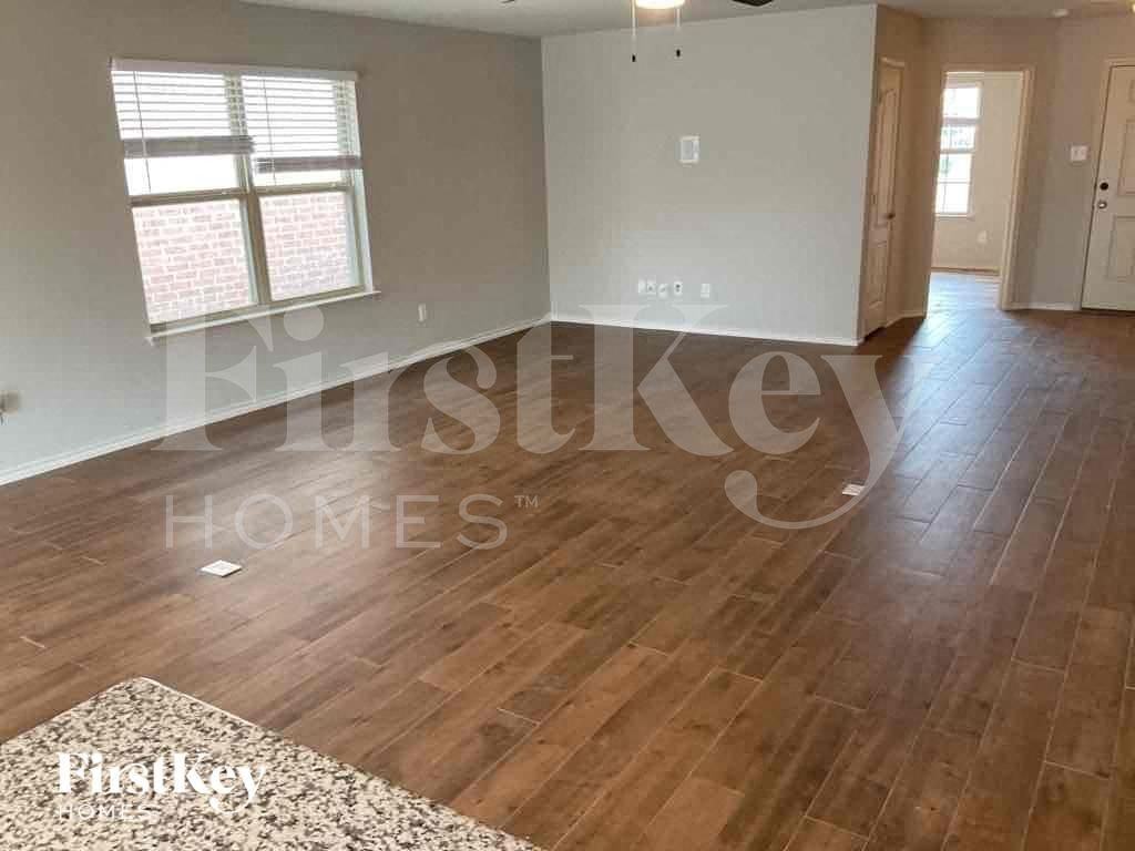 7513 Captain Ln - Photo 4 of 12