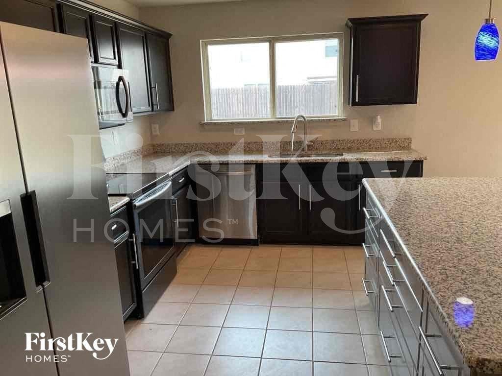 7513 Captain Ln - Photo 6 of 12