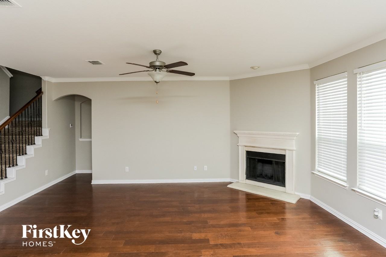 150 Cameron Dr - Photo 2 of 15