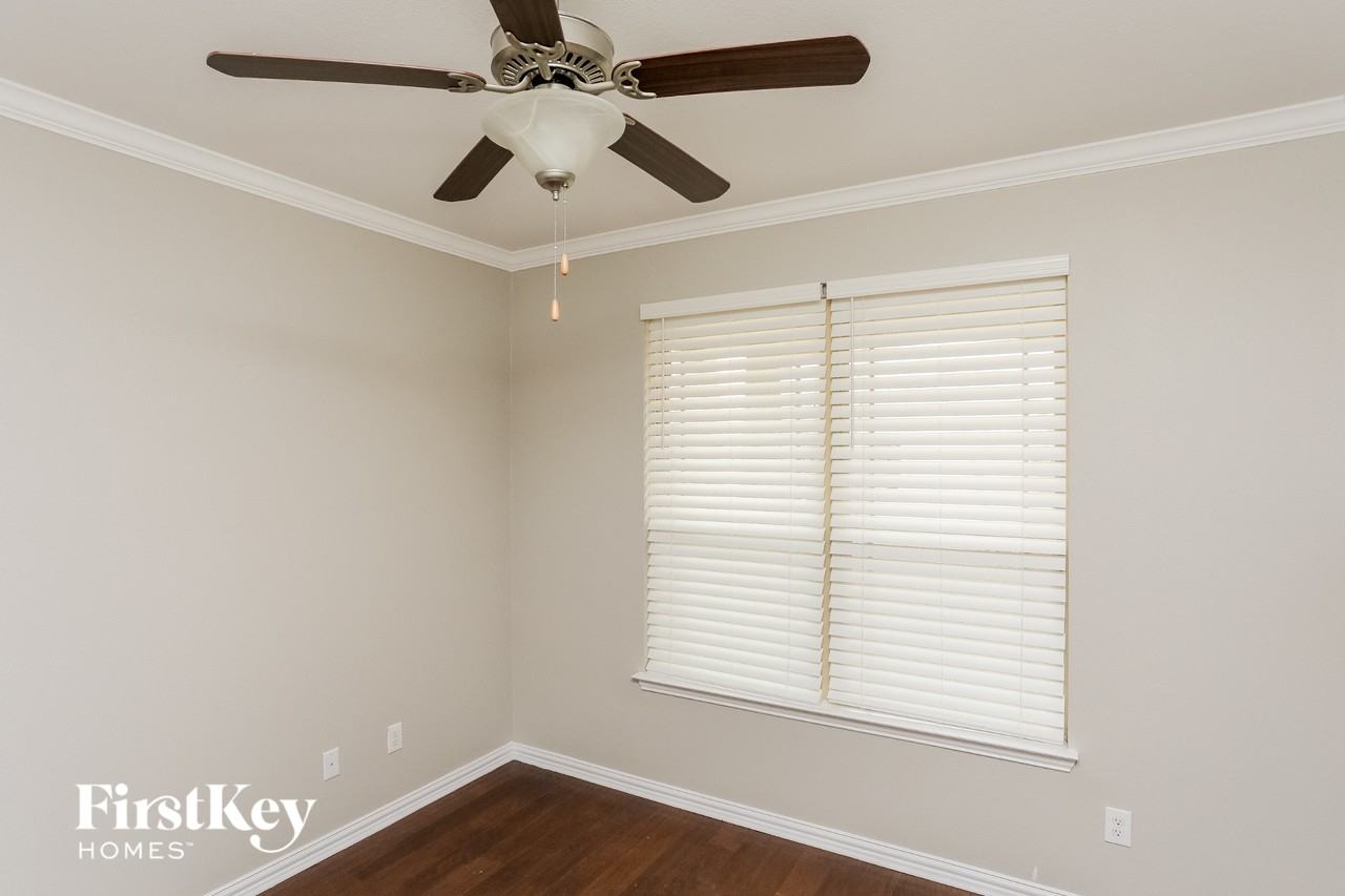 150 Cameron Dr - Photo 3 of 15