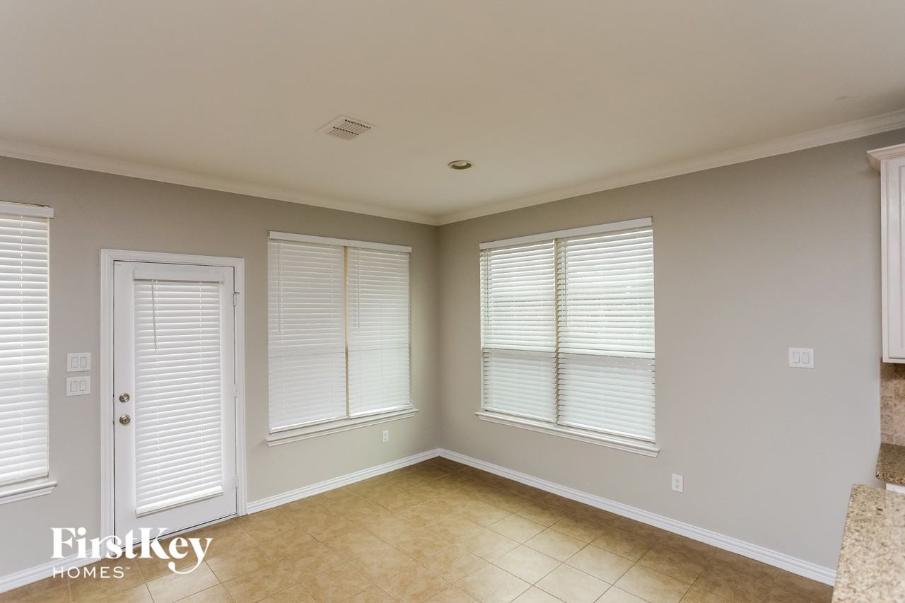 150 Cameron Dr - Photo 4 of 15