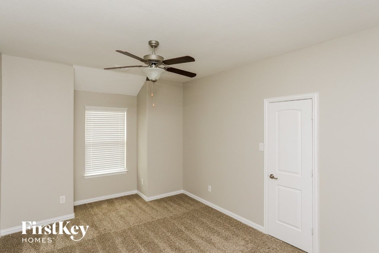 150 Cameron Dr - Photo 6 of 15