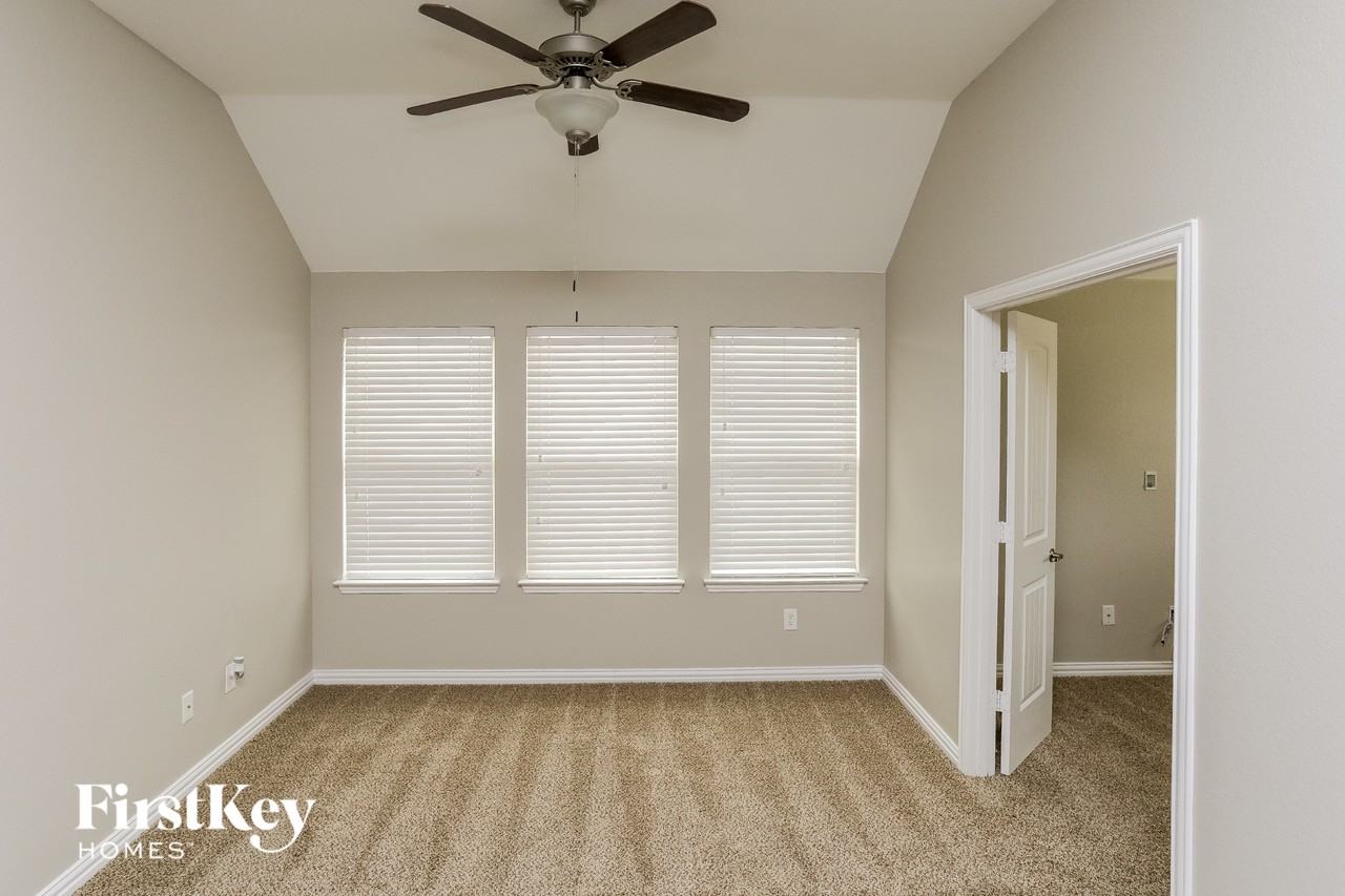 150 Cameron Dr - Photo 7 of 15