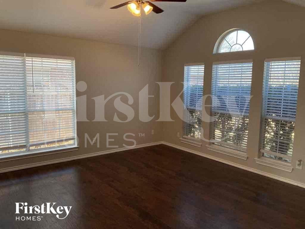 671 Honeysuckle Ln - Photo 2 of 15