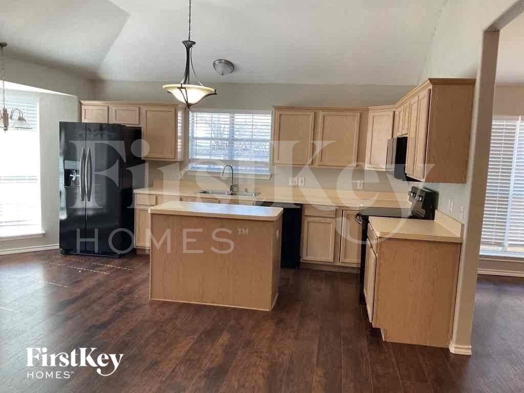 671 Honeysuckle Ln - Photo 5 of 15