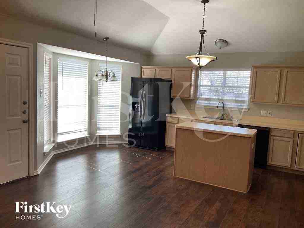 671 Honeysuckle Ln - Photo 6 of 15