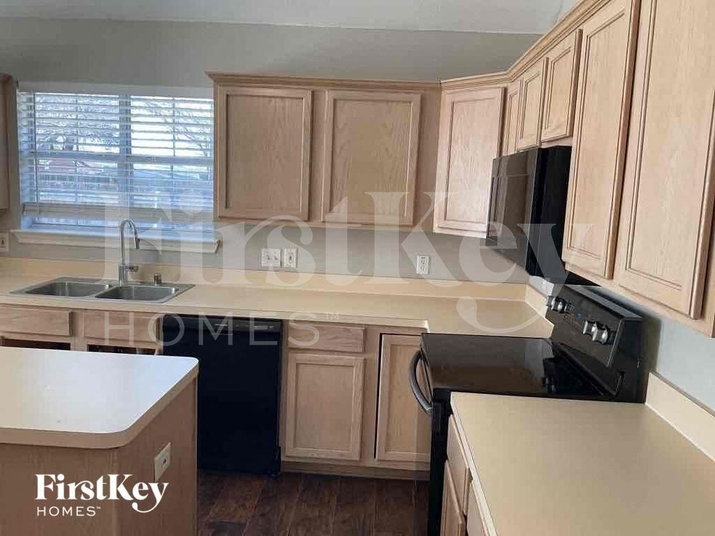 671 Honeysuckle Ln - Photo 7 of 15