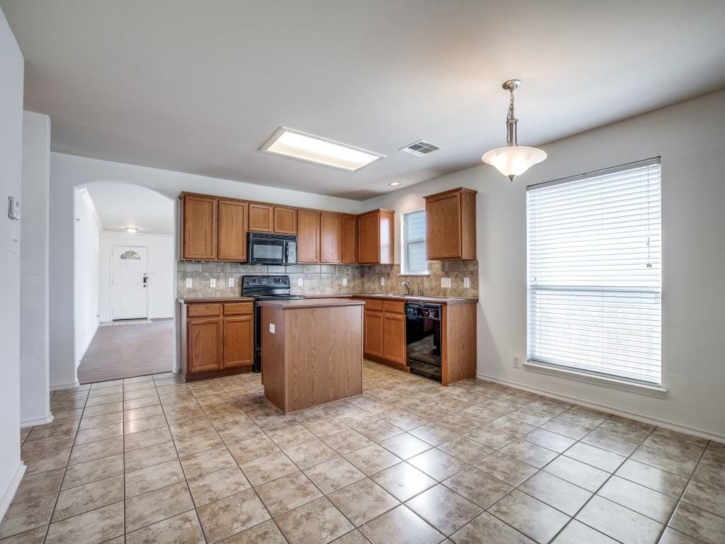 319 Willow Grove Dr - Photo 5 of 13