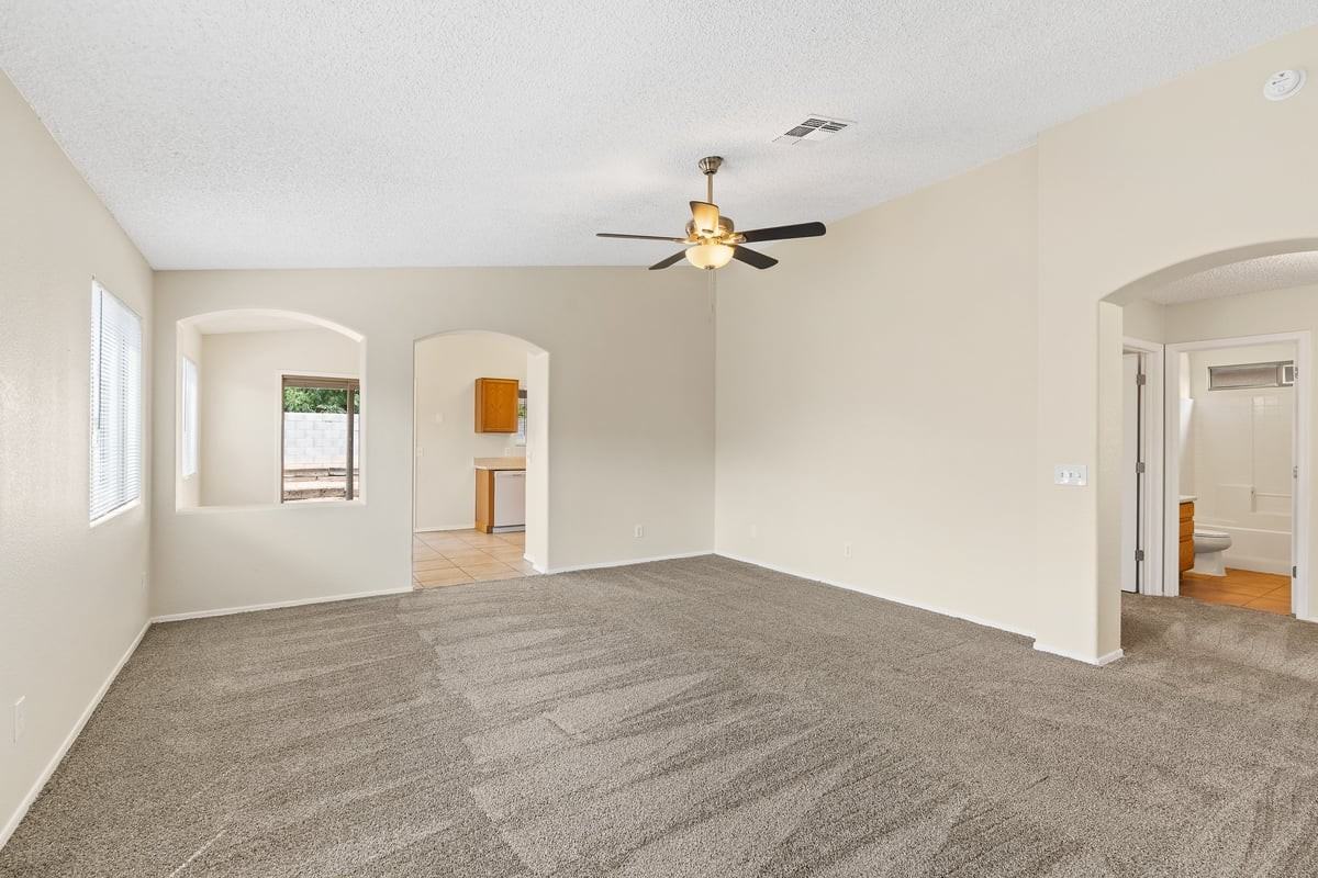 6098 S Place Du Lis - Photo 4 of 21