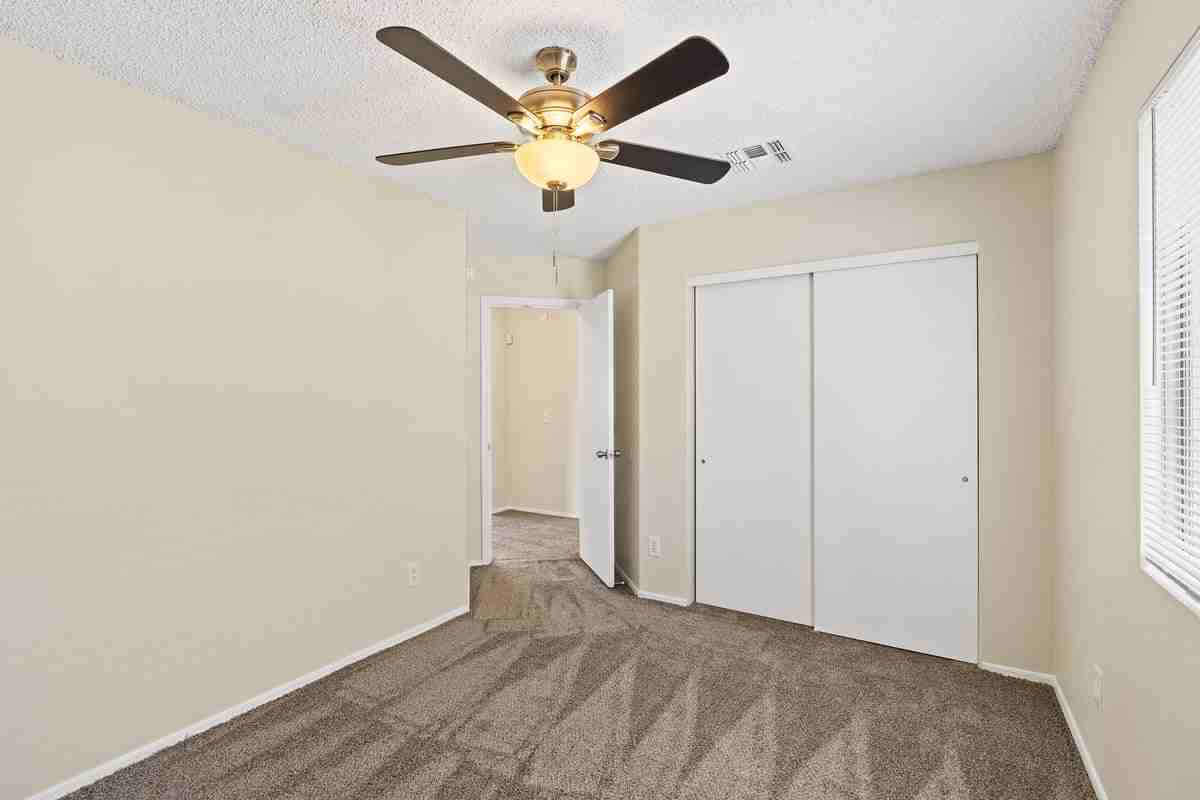 6098 S Place Du Lis - Photo 7 of 21