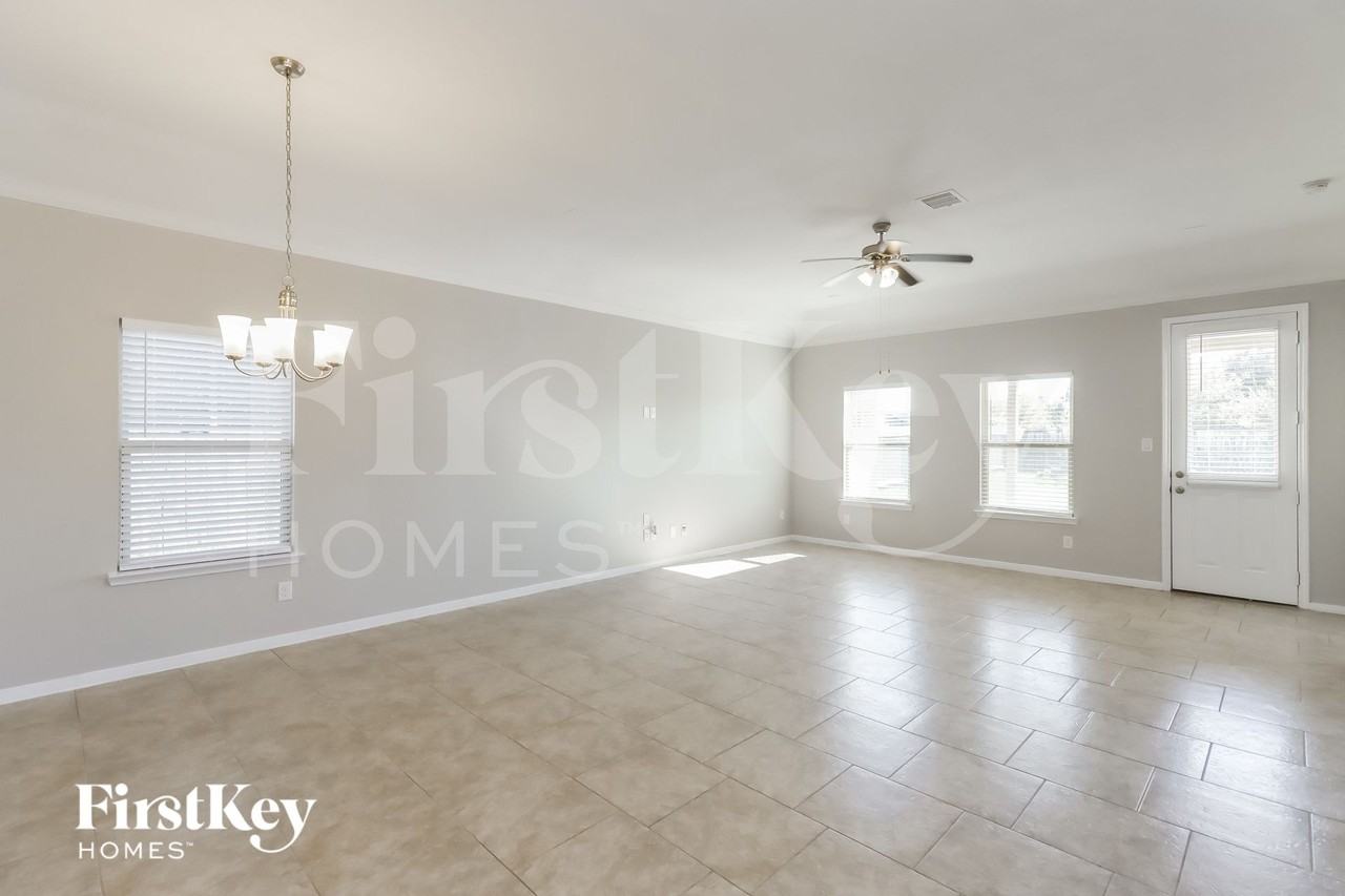 6423 Sterling Shores Ln - Photo 5 of 15