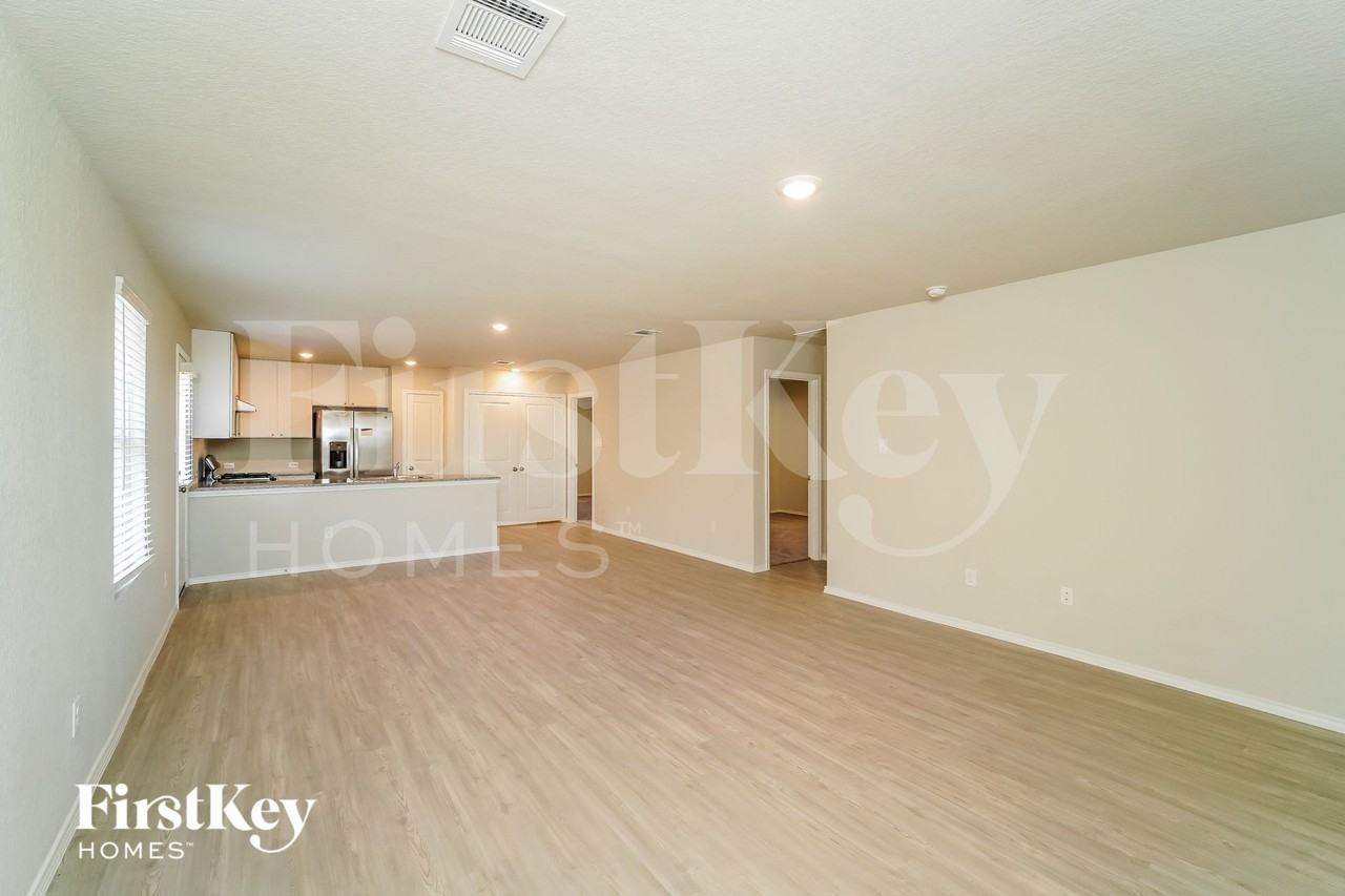 10755 Prusiner Dr - Photo 5 of 15