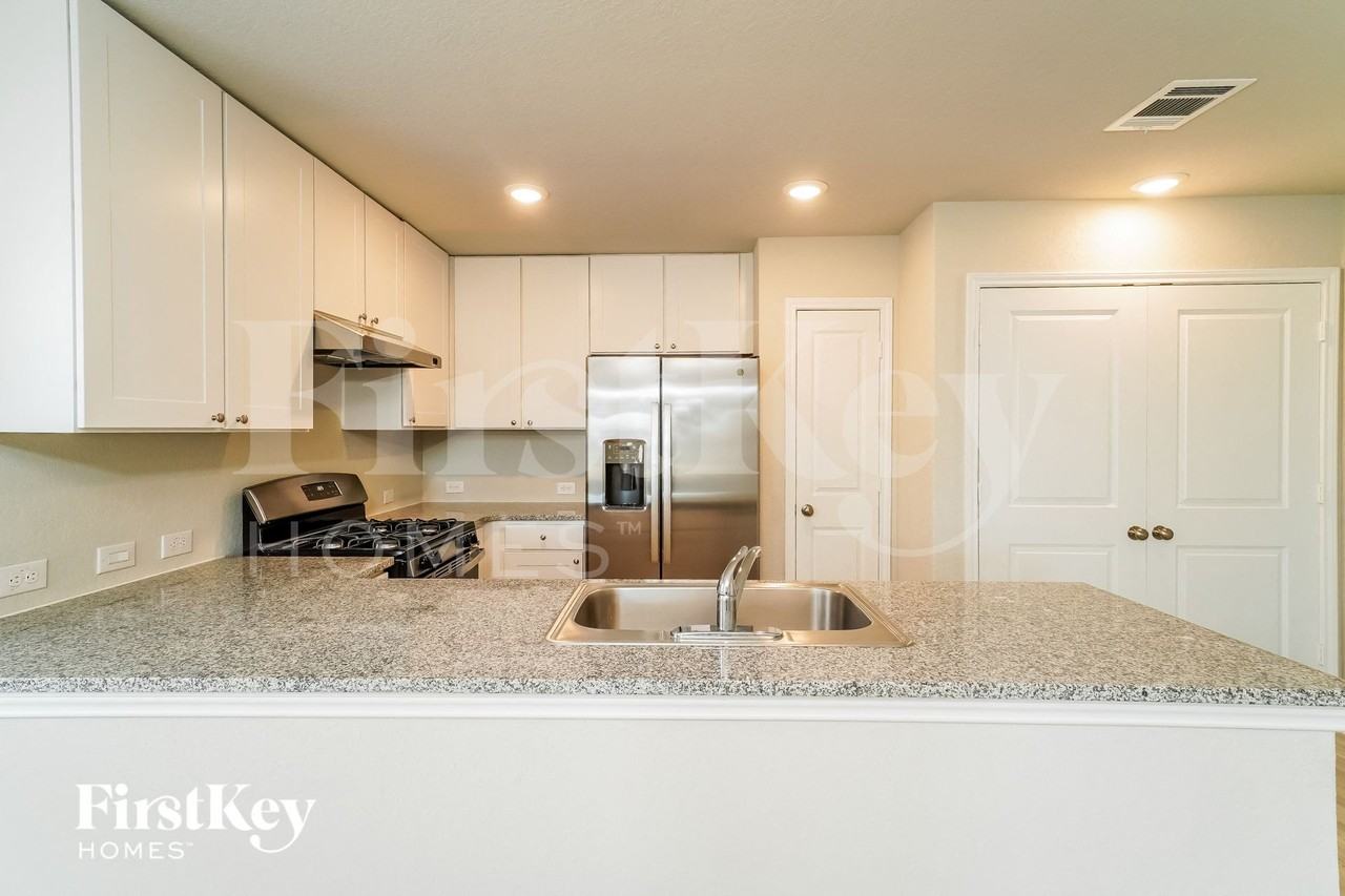 10755 Prusiner Dr - Photo 6 of 15