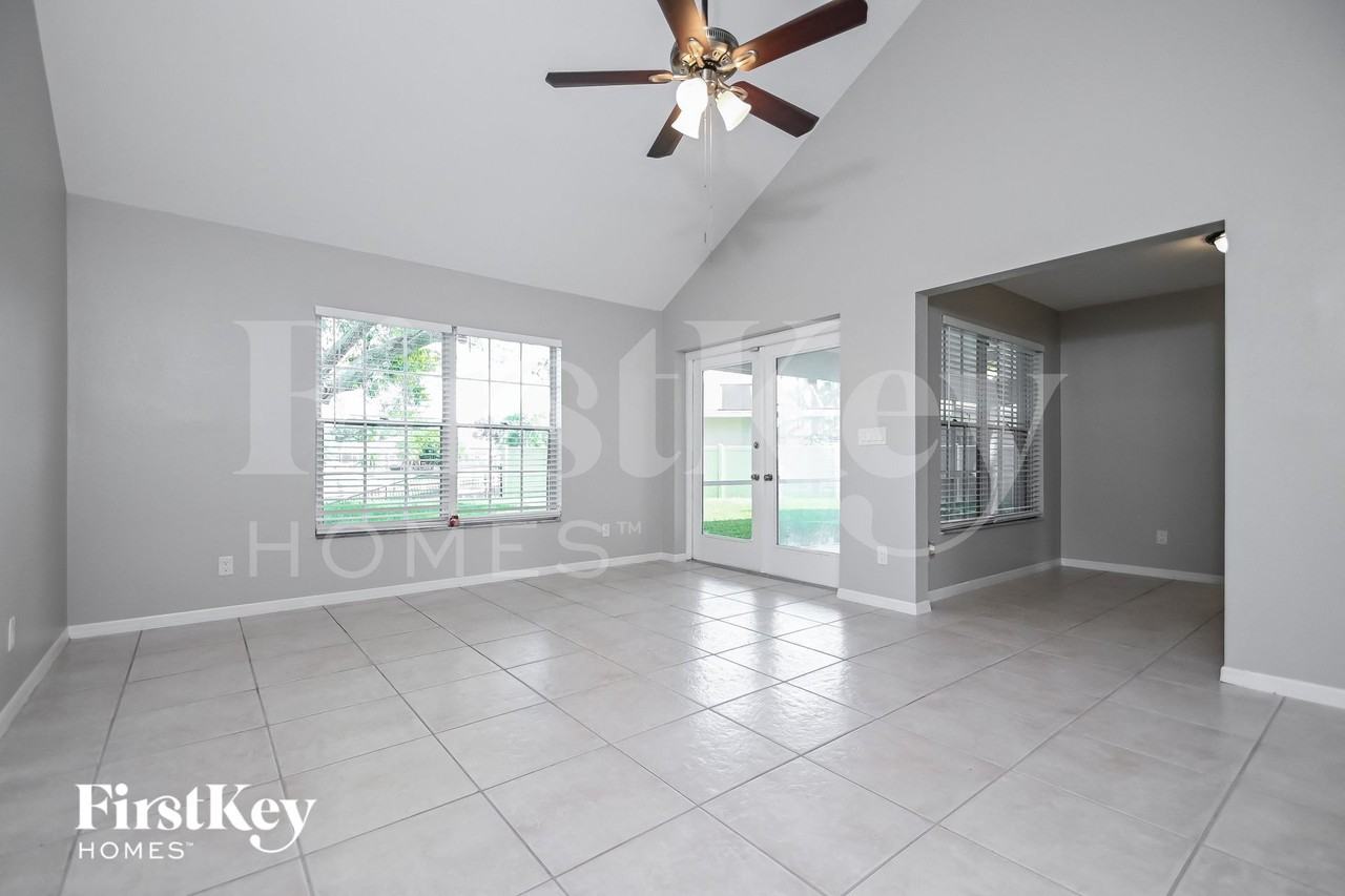 15 Se 12th Ave - Photo 3 of 15