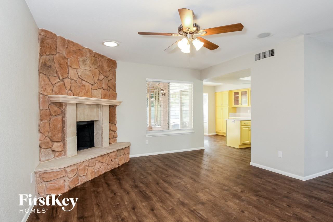 1821 E Hearn Rd - Photo 3 of 15