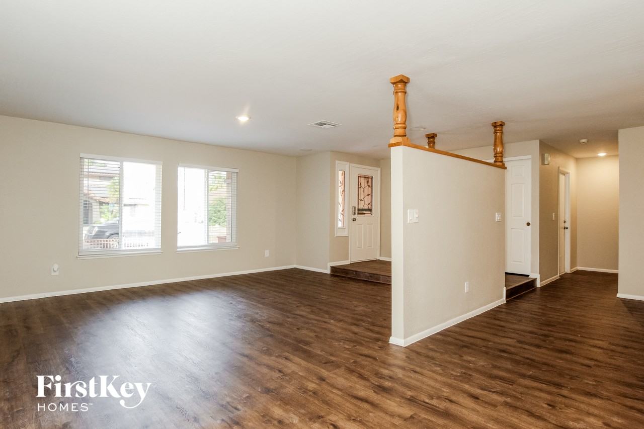 1821 E Hearn Rd - Photo 4 of 15