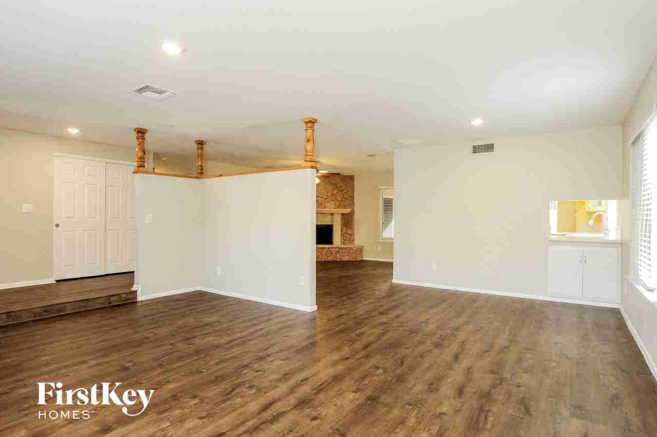 1821 E Hearn Rd - Photo 5 of 15