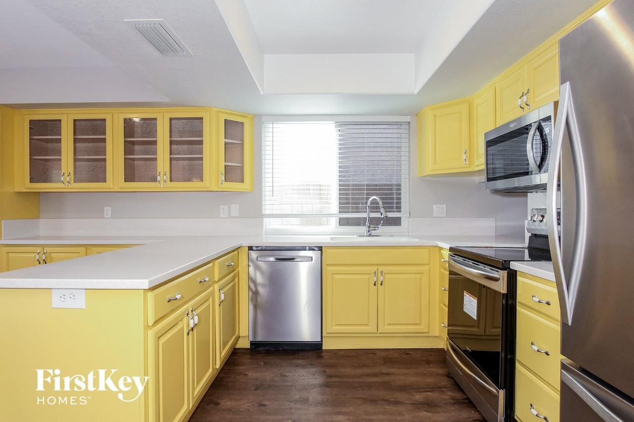 1821 E Hearn Rd - Photo 6 of 15