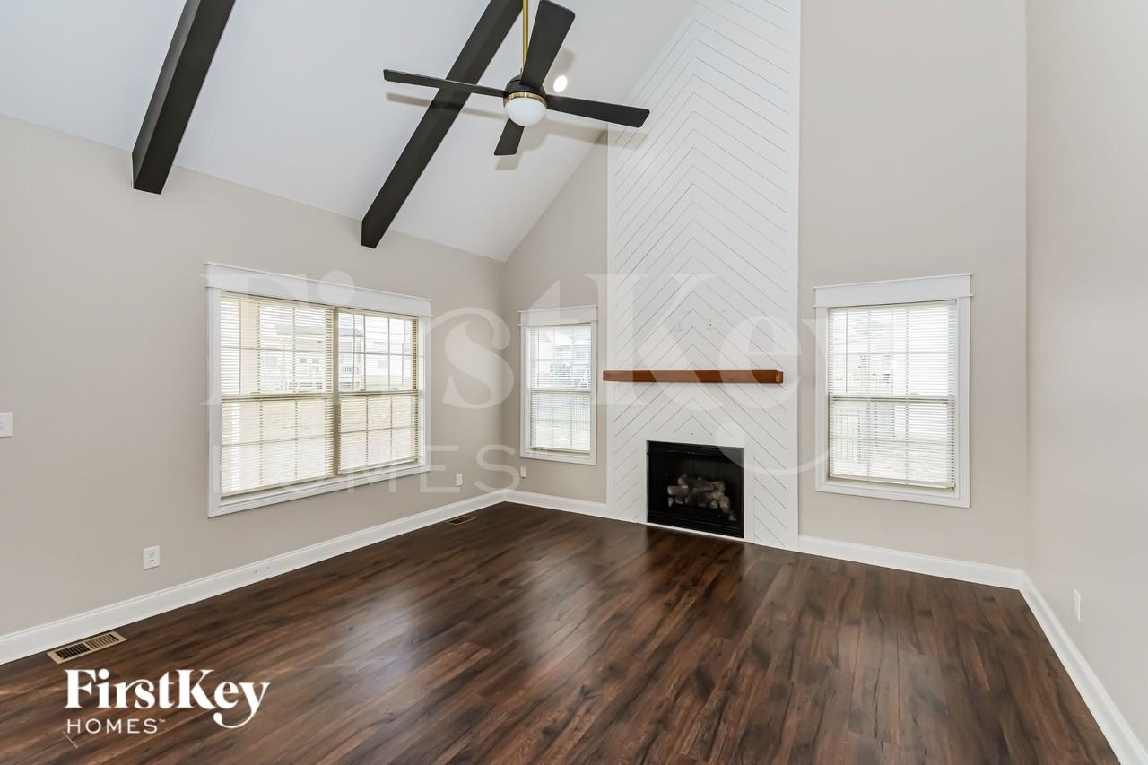 372 Lowline Dr - Photo 2 of 15