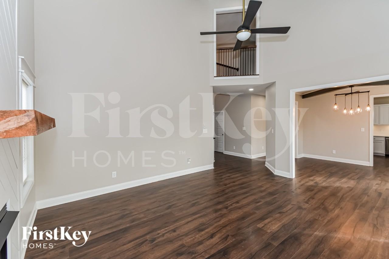 372 Lowline Dr - Photo 3 of 15