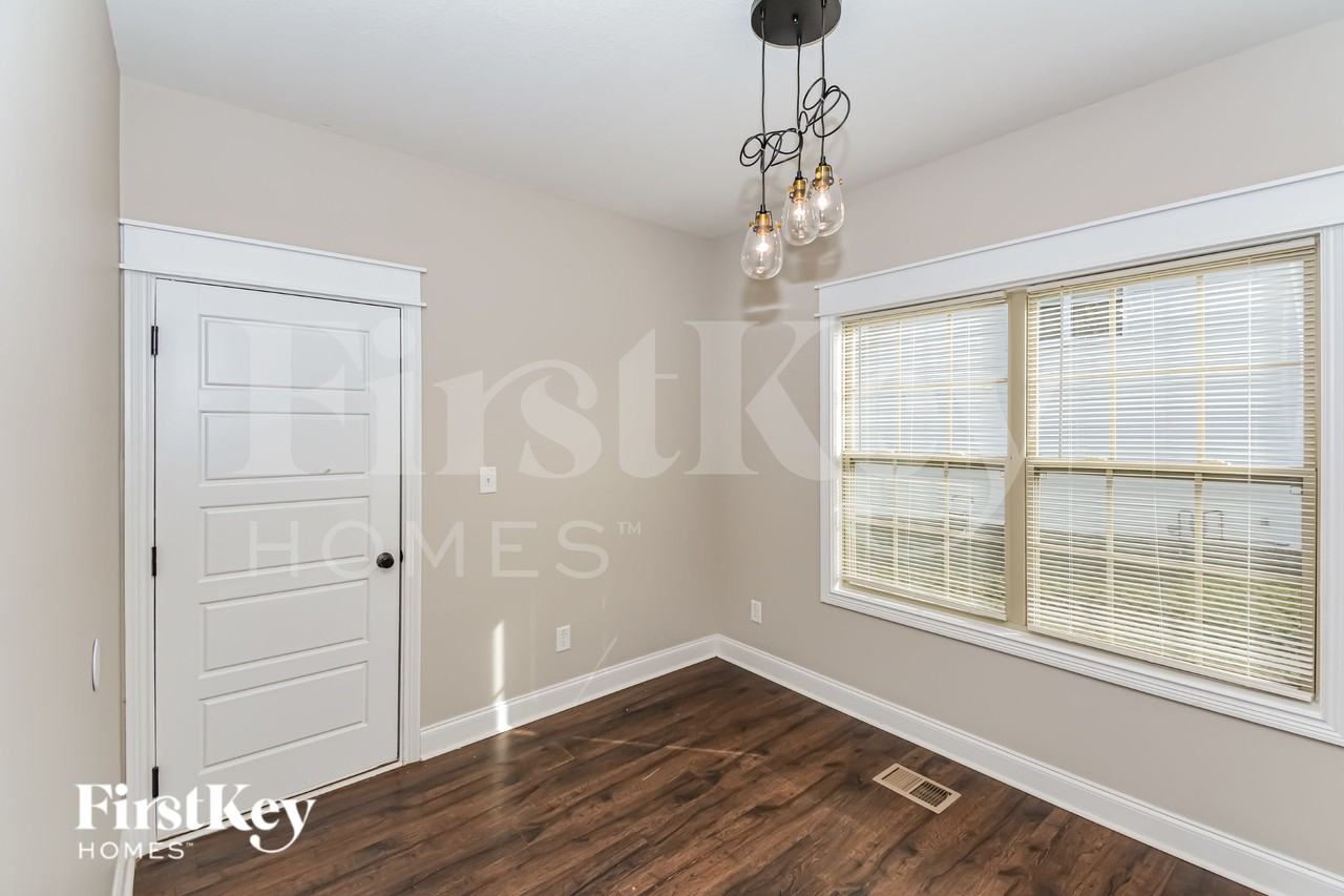 372 Lowline Dr - Photo 4 of 15