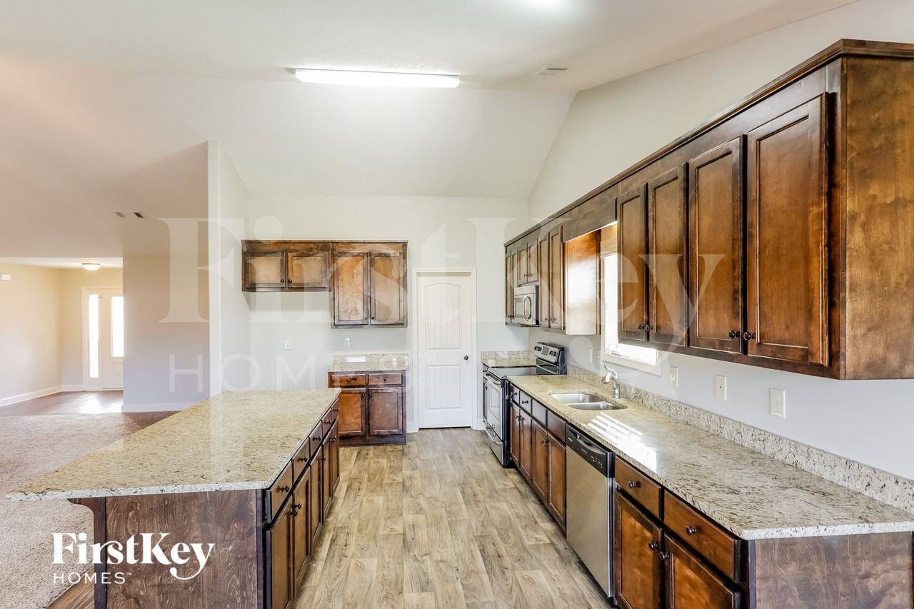 1028 Lake Vista Dr - Photo 6 of 15