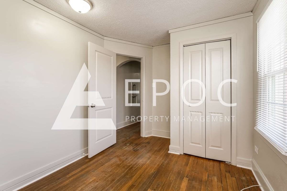 1007 S Main St #13 - Photo 2 of 12